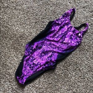One piece swim suit